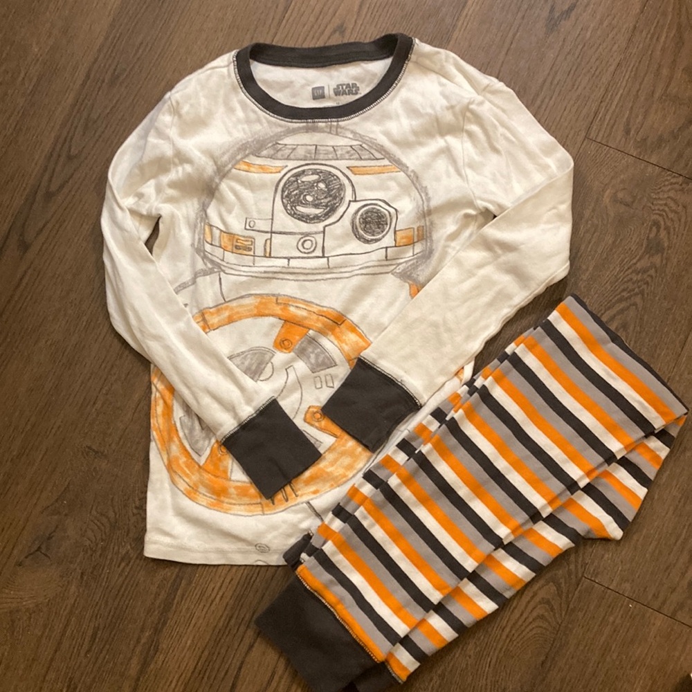 Boys Star Wars PJ’s       Size 12